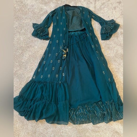 Like new 3 piece crop top bottom and cardigan lots of flare ! india traditional - Picture 5 of 5